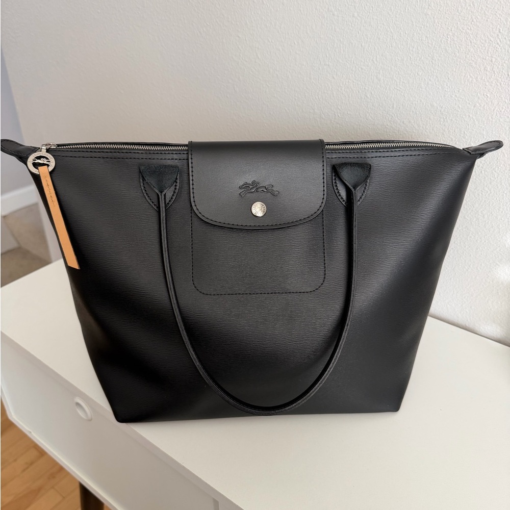 Longchamp Medium Le Pliage Shoulder Tote